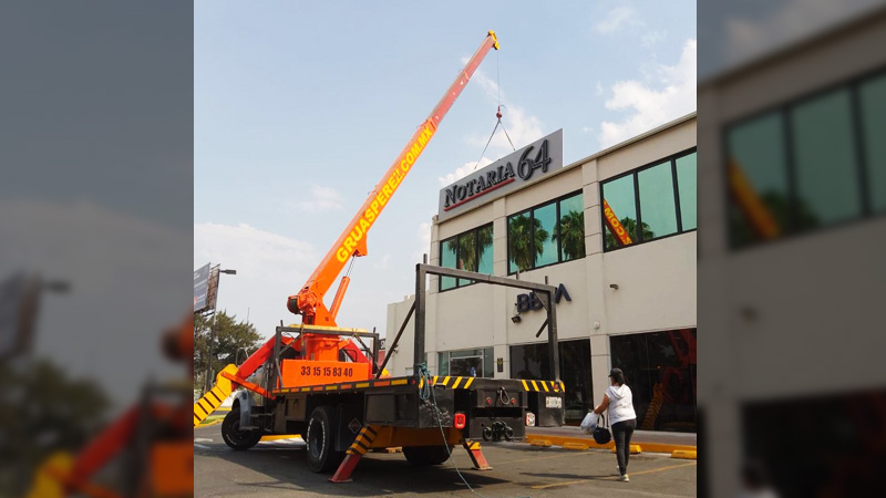 01-grua-titan-de-12-toneladas-gruas-industriales-perez-renta-de-gruas-industriales