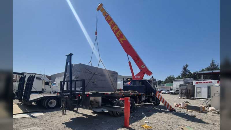 01-grua-titan-de-24-toneladas-gruas-industriales-perez-renta-de-gruas-industriales