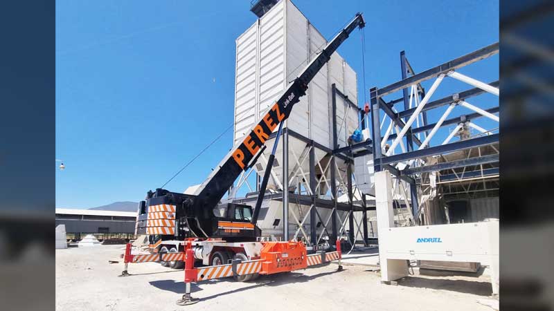 02-Grua-de-70-toneladas-y-renta-de-gruas-industriales-gruas-industriales-perez