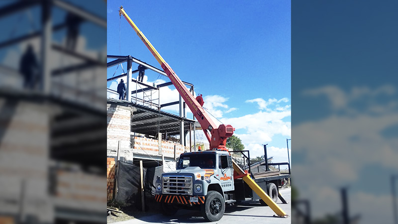 03-grua-titan-de-12-toneladas-gruas-industriales-perez-renta-de-gruas-industriales