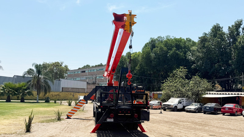 03-grua-titan-de-22-toneladas-gruas-industriales-perez-renta-de-gruas-industriales