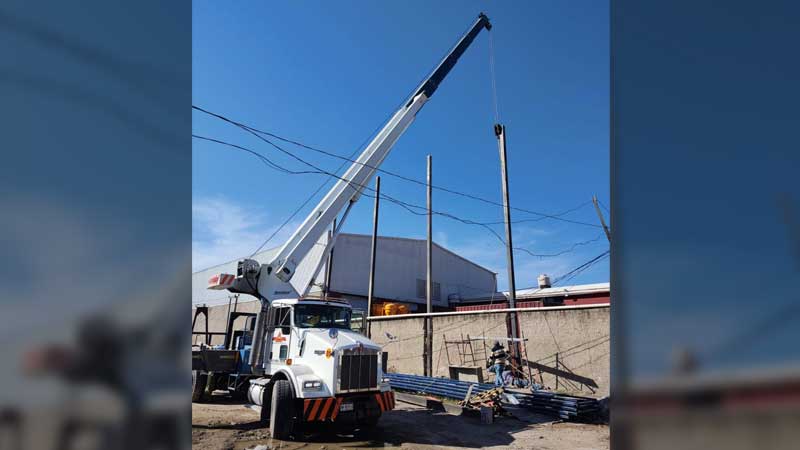 03-grua-titan-de-35-toneladas-gruas-industriales-perez-renta-de-gruas-industriales-y-gruas-titan