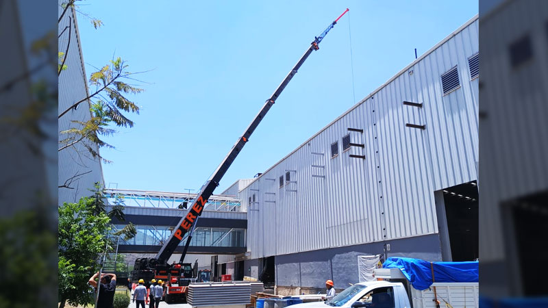 06-Grua-de-100-toneladas-y-renta-de-gruas-industriales-gruas-industriales-perez
